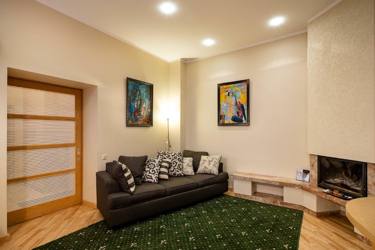 Kalnina Quiet In City Center Appartement